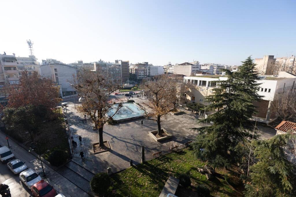 Λάρισα Διαμέρισμα Με Θέα Πλατεία Στο Κέντρο Της Πόλης Διαμέρισμα Εξωτερικό φωτογραφία