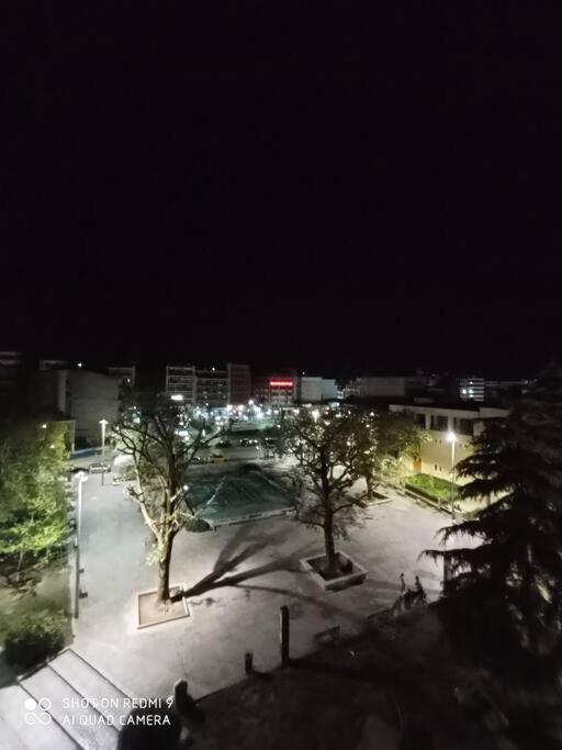 Λάρισα Διαμέρισμα Με Θέα Πλατεία Στο Κέντρο Της Πόλης Διαμέρισμα Εξωτερικό φωτογραφία