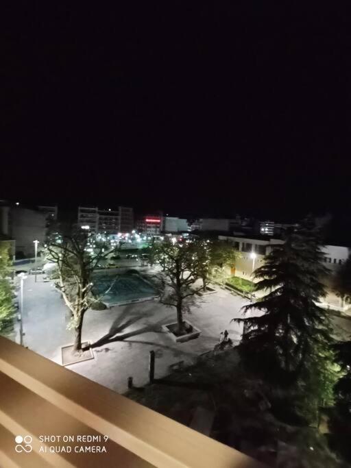 Λάρισα Διαμέρισμα Με Θέα Πλατεία Στο Κέντρο Της Πόλης Διαμέρισμα Εξωτερικό φωτογραφία