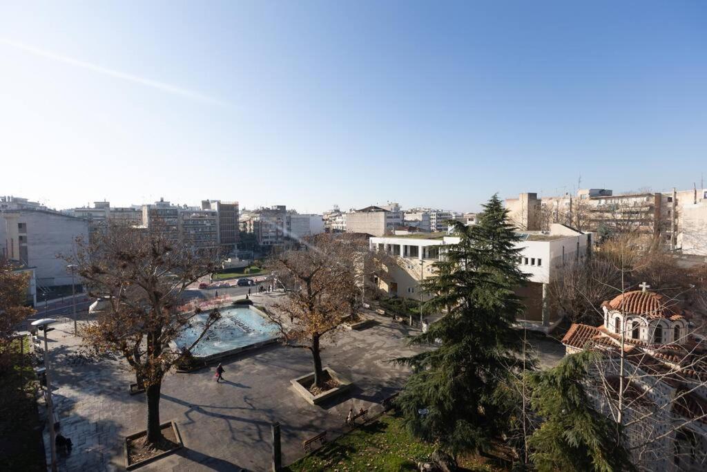 Λάρισα Διαμέρισμα Με Θέα Πλατεία Στο Κέντρο Της Πόλης Διαμέρισμα Εξωτερικό φωτογραφία